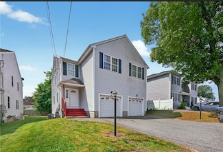 16 Lisi Ln, Providence, RI 02904