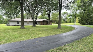 28380 Old Kansas City Rd, Paola, KS 66071