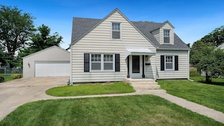 208 W 1st St, Mount Morris, IL 61054