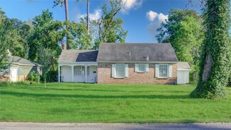 2440 Gladys St, Beaumont, TX 77702