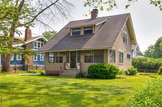 929 35th St, Des Moines, IA 50312