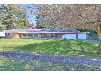 28379 Mateer Rd, Gold Beach, OR 97444