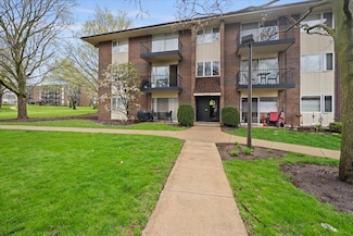 5S070 Pebblewood Ln Unit G7, Naperville, IL 60563