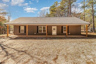 1420 Smith Woods Ln, Hickory Grove, SC 29717