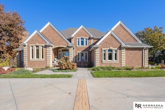 6733 Platteview Rd, Papillion, NE 68133
