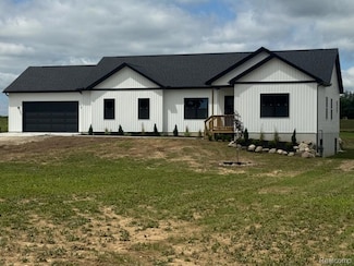 5450 Bishop Rd, Almont, MI 48003