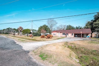 1039 Verboom Rd, Winnie, TX 77665