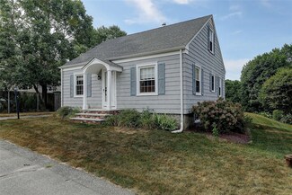 6 Dionne St, Westport, MA 02790