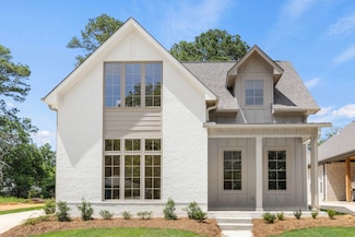 1128 W Jackson St, Tupelo, MS 38804