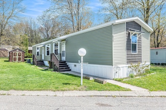 6922 Knottypine St NE, Rockford, MI 49341