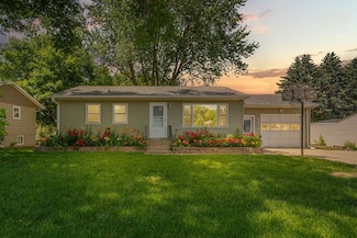 1032 Valley View Rd, Faribault, MN 55021