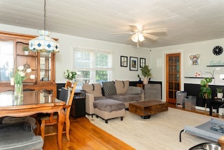 28 Sylvan Ct, Abington, MA 02351