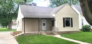 103 Davenport St, Holstein, IA 51025