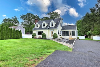 202 Mountain Rd, Cheshire, CT 06410