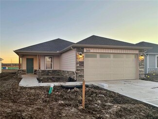 589 W Colleen Ct, Gardner, KS 66030