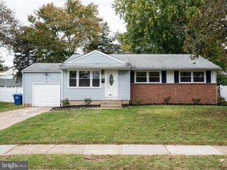 7 Lansberry Dr, Burlington, NJ 08016