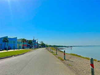 4514 Boulevard St, Bacliff, TX 77518