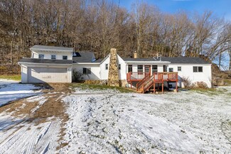 1455 Old Mill Rd, Dubuque, IA 52003