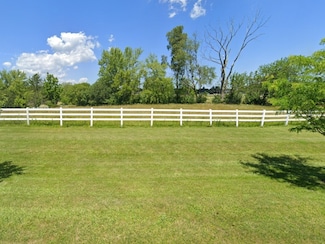 250 Honey Lake Ct, North Barrington, IL 60010