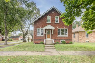 1901 Cypress St, Highland, IL 62249