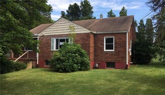 285 Spring Run Rd, Crescent, PA 15046