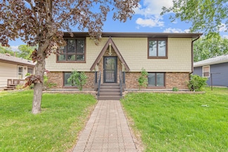 4418 Chowen Ave N, Robbinsdale, MN 55422