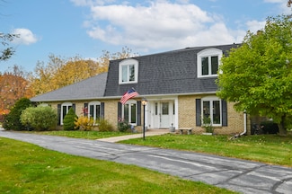 3285 Old Lantern Dr, Brookfield, WI 53005