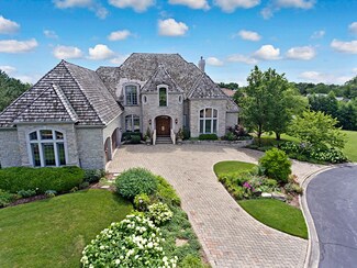 6 Cascade Ct W, Burr Ridge, IL 60527