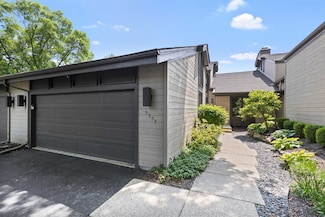 5357 Winding Creek Dr, Rockford, IL 61114