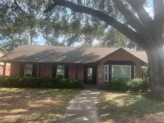 7819 Skyline Dr, Houston, TX 77063