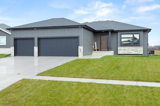 6628 14th St S, Fargo, ND 58104