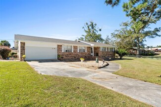 2860 Wildwood Cir, Marianna, FL 32448