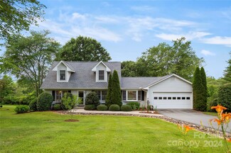120 Mountain Valley Dr, Hendersonville, NC 28739