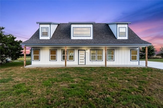 601 E 7th St, McGregor, TX 76657