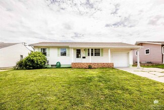 1113 Skyline Dr, Junction City, KS 66441
