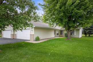 817 Greensview Ct NW, Hutchinson, MN 55350