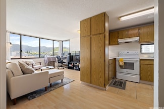 909 Coolidge St Unit 501, Honolulu, HI 96826