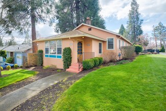 984 NE 9th St, Grants Pass, OR 97526