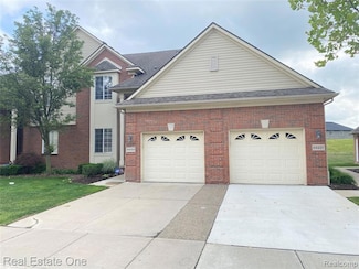 29337 Woodpark Cir Unit 60, Warren, MI 48092