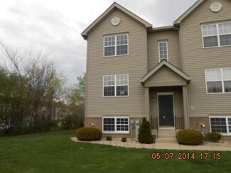 2011 S Austrian Pine St, Lockport, IL 60441
