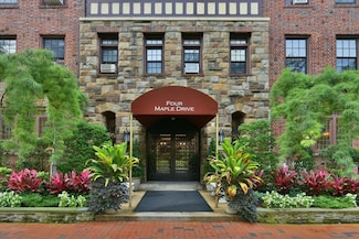 4 Maple Dr Unit 6-0, Great Neck, NY 11021