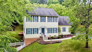 18 Chanticlear Rd, Bluefield, WV 24701
