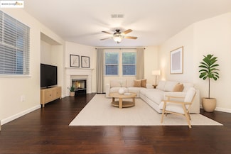 11 Pinenut Ct, Oakley, CA 94561