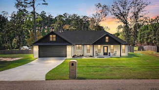 1914 Royal Dr W, Chandler, TX 75758