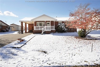 305 W Fir St, Eleanor, WV 25070