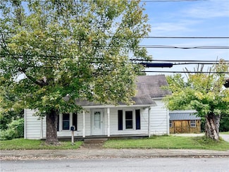 1008 Hinshaw St, North Wilkesboro, NC 28659