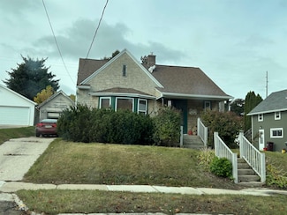 1214 S 18th St, Manitowoc, WI 54220