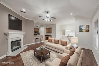 813 Claycourt Cir, Fort Worth, TX 76120