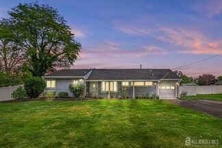4 Cambridge Rd, Kendall Park, NJ 08824