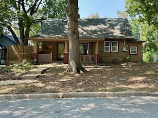 703 N 12th St, Leavenworth, KS 66048